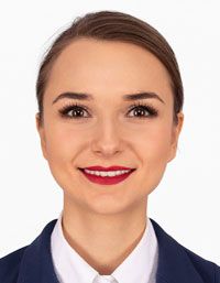 Portrait type passeport Emirates pour candidature cabin crew, fond blanc